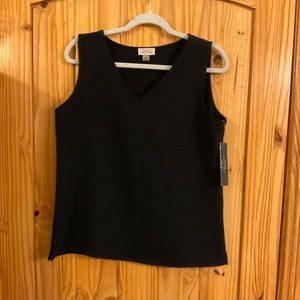 NWT Tahari brand. Navy V-neck sleeveless tunic. Size 8.